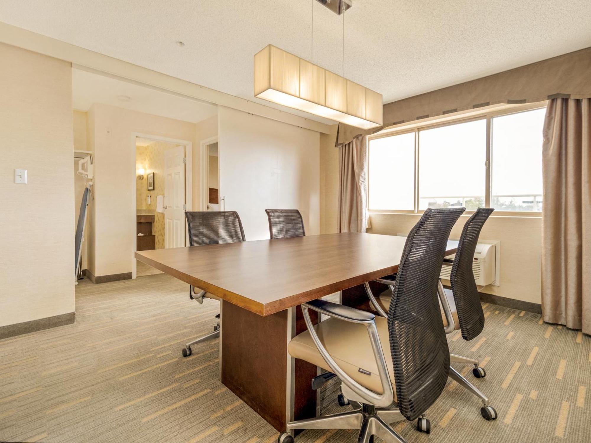 Holiday Inn Lethbridge By Ihg Zewnętrze zdjęcie